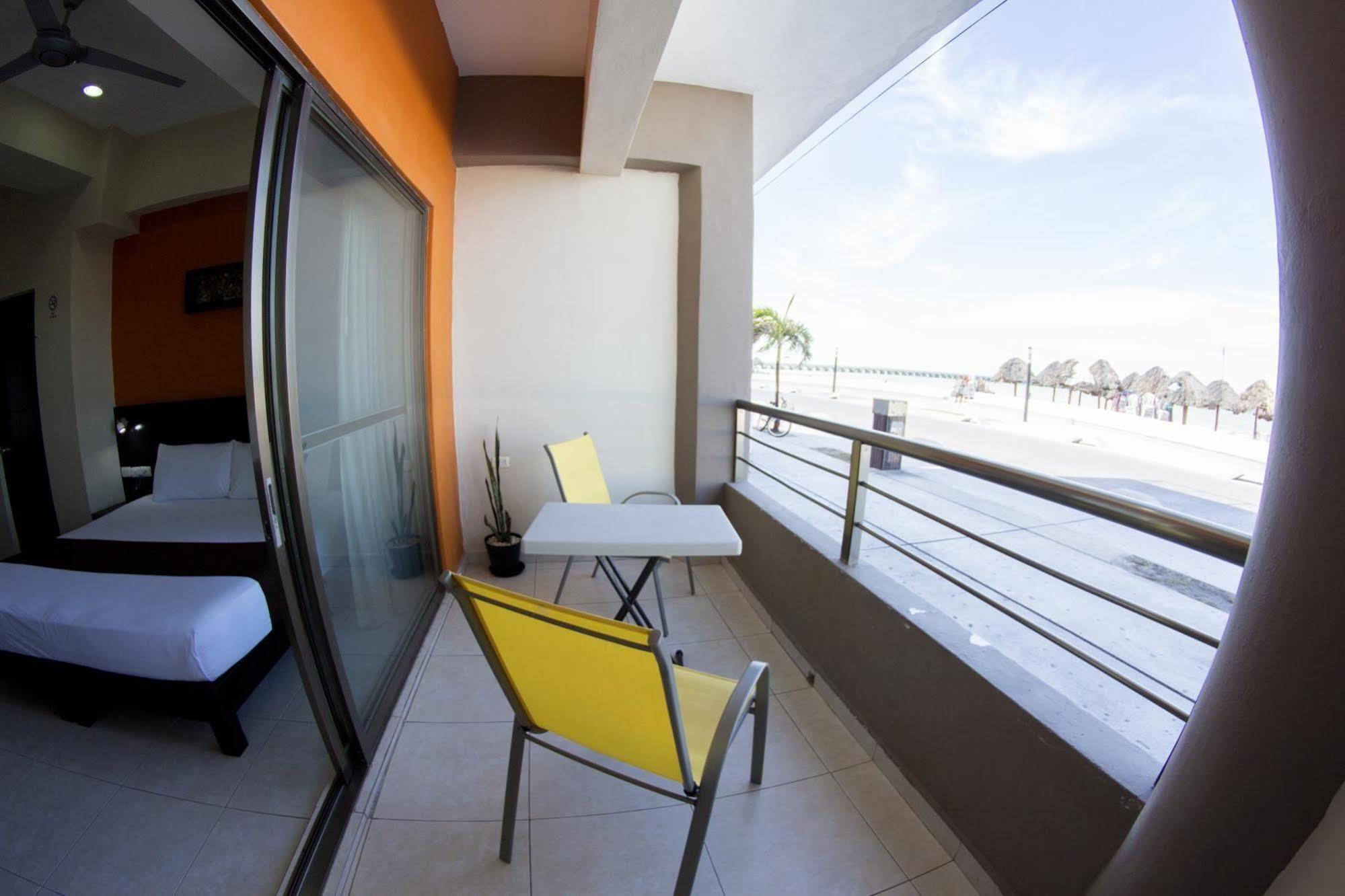 Hotel & Suites Domani Progreso  Dış mekan fotoğraf