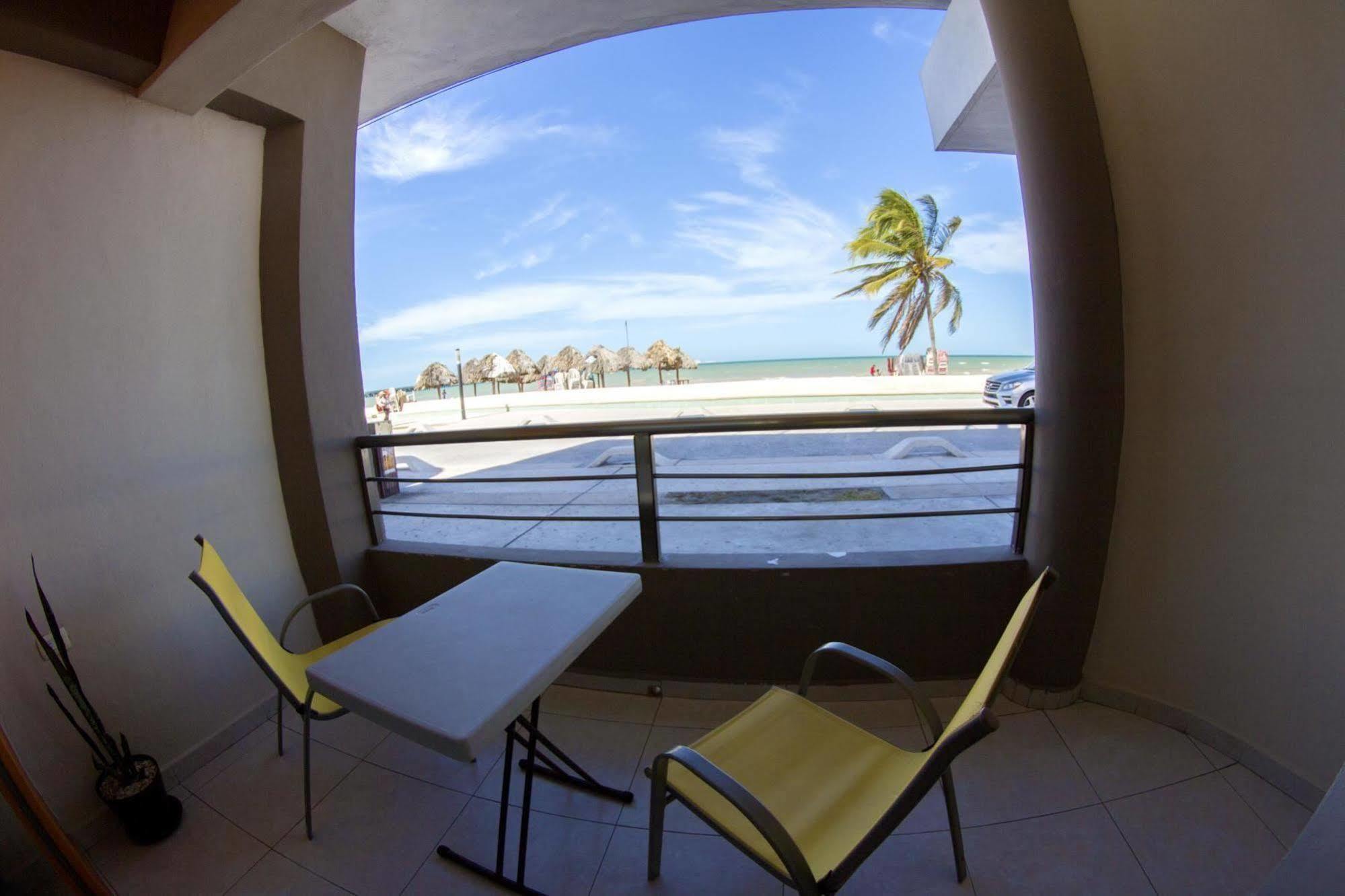 Hotel & Suites Domani Progreso  Dış mekan fotoğraf